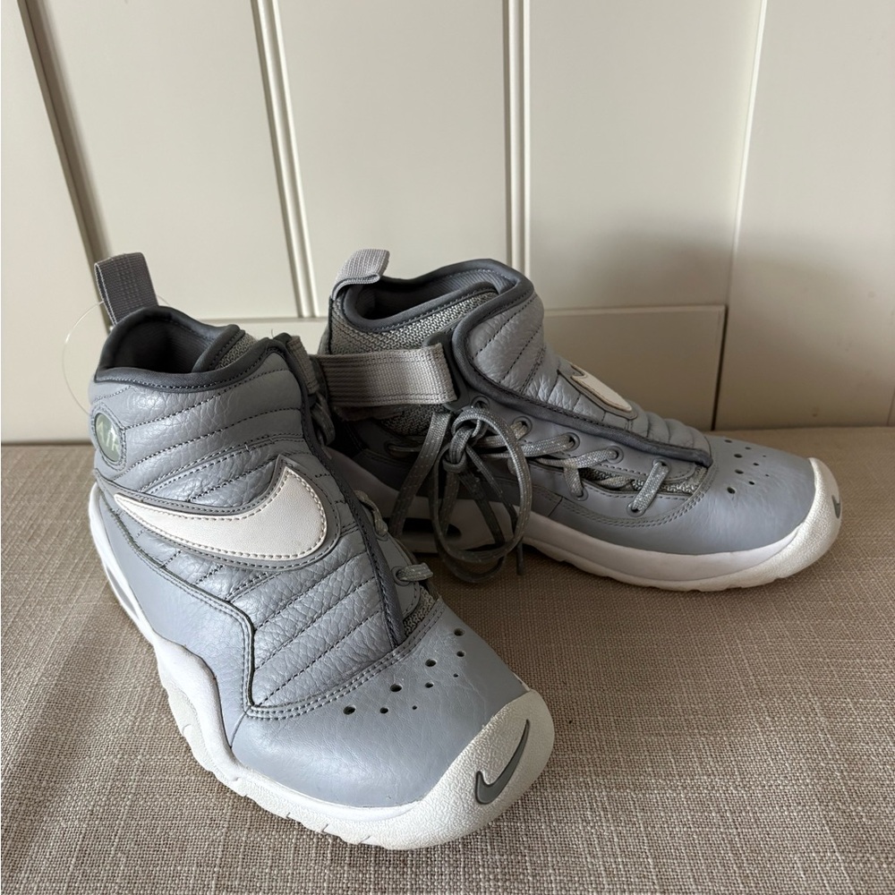 Nike Air Shake Ndestrukt basketball shoe Youth 4.5 Cool Grey